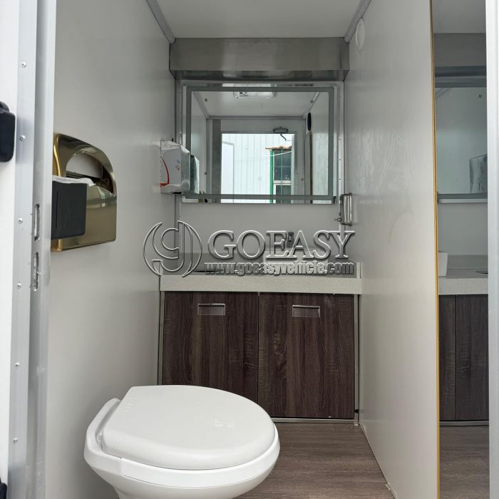 Luxury Restroom Trailer with Bathroom Portable Toilets for Camping and Travel