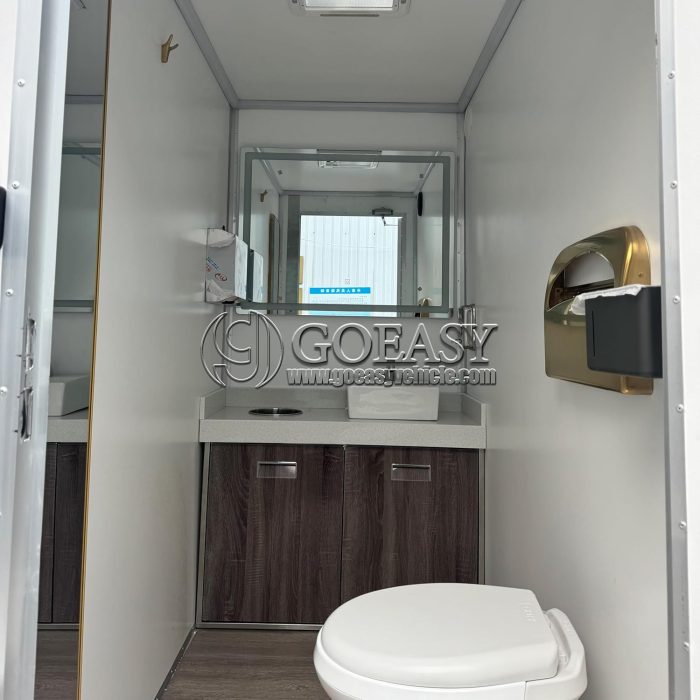 Luxury Restroom Trailer with Bathroom Portable Toilets for Camping and Travel